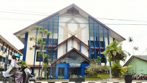 Gedung Perpustakaan UIN Antasari di Kampus Banjarmasin. Foto Humas-Achmad Magfur