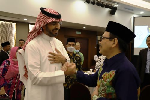 Kebersamaan Rektor UIN Antasari dengan Dr. Ali Mayouf al Mayouf. Foto Humas-Hadir Rustami