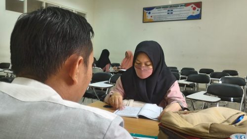 Peserta ujian tahsin di gedung Fakultas Syariah