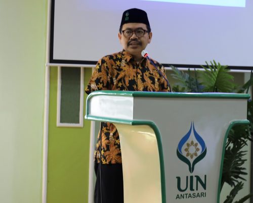 Rektor UIN Antasari saat membuka acara. Foto Humas-Hadi Rustami