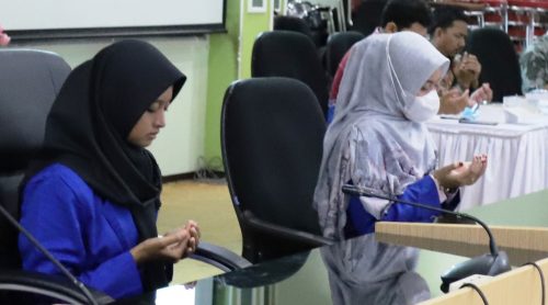 Doa bersama untuk keberkahan Kontingen UIN Antasari di Pesona 2022. Foto Humas-Hadi Rustami