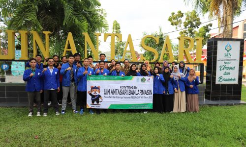 Foto para Peserta Pesona 2022 bersama Ketua Kontingen yang juga Wakil Rektor Bidang Kemahasiswaan & Kerja Sama. Foto Humas-Hadi Rustami