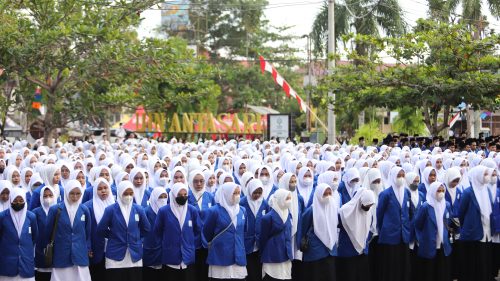 Para mahasiswi baru UIN Antasari 2022 (Foto-Humas-Yulida Rifani)