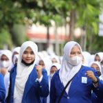 Para mahasiswi baru antusias mengikuti PBAK 2022 (Foto-Humas-Yulida Rifani)