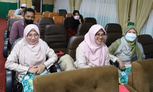 Rekan-rekan Ria Susanti yang setia memberikan dukungan. Foto Humas-Hadi Rustami