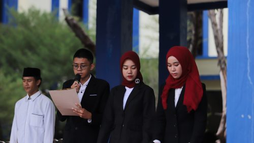 Trio 3 bahasa pembawa acara Pembukaan PBAK 2022 (Foto-Humas-Yulida Rifani)