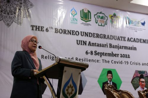 Dr. Aiza Maslan dari Universiti Sains Malaysia saat menjadi Narasumber di BUAF ke-6 (Foto-Humas-Hadi Rustami)