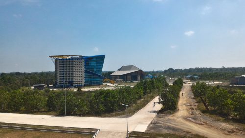 Gedung rektorat dan gedung serba guna di Kampus 2 (Foto-Humas-Achmad Magfur)