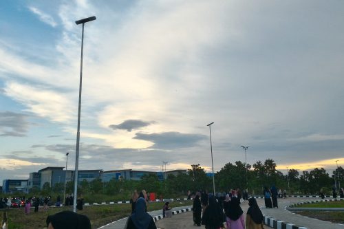 Jalan-jalan sore di Kampus 2 UIN Antasari (Foto-Humas-Achmad Magfur)