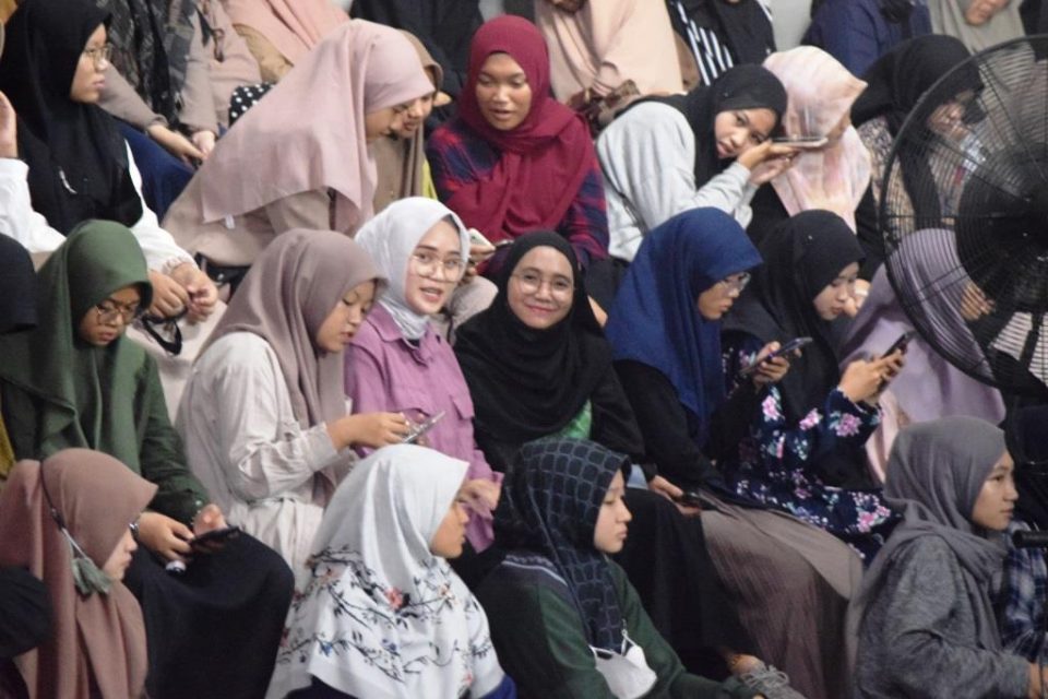 Para mahasiswa baru mengikuti pembukaan pembelajaran intensif 2022 UPB UIN Antasari (Foto-Humas-Hadi Rustami) - kompres