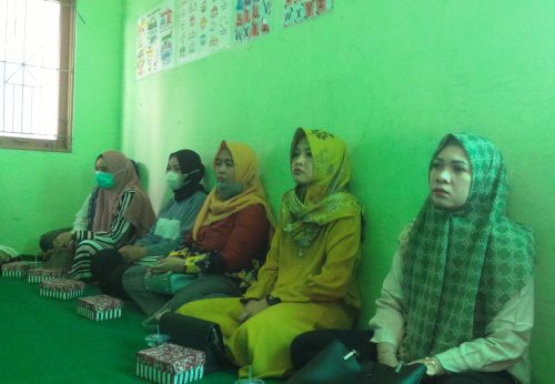 Para orang tua murid mengikut Seminar Pengasuhan di PAUD Tarbiyatul Athfal Banjarmasin (Foto-Humas-Achmad Magfur)