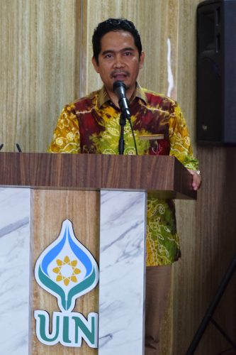 Penyampaian laporan panitia oleh Kepala LP2M Dr. Zainal Abidin, M.Ag. (Foto-Humas-Hadi Rustami)