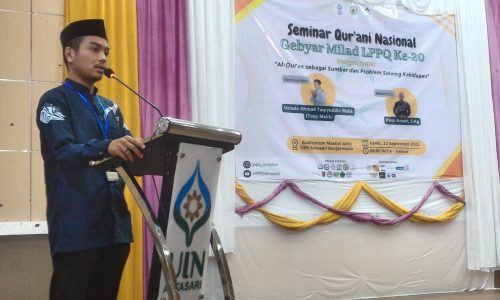 Penyampaian laporan panitia oleh Panji Ansari di pembukaan rangkaian peringatan milad ke-20 UKM LPPQ UIN Antasari (Foto-Humas-Achmad Magfur)