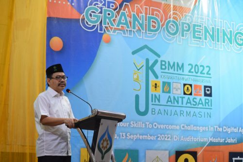 Rektor UIN Antasari Prof. Dr. H. Mujiburahman, M.A. saat menyampaikan sambutan pembuka acara (Foto-Humas-Hadi Rustami)