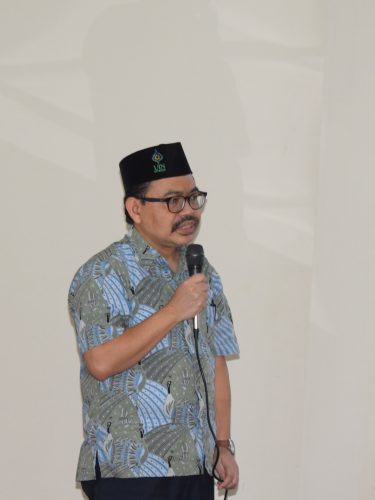 Rektor UIN Antasari Prof. Dr. H. Mujiburrahman, M.A. saat menyampaikan ceramah pembuka (Foto-Humas-Hadi Rustami)