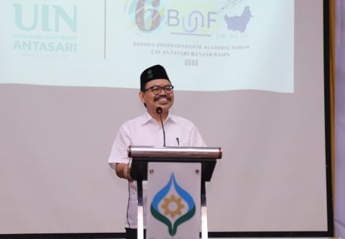 Rektor UIN Antasari Prof. Dr. H. Mujiburrahman, M.A. saat menyampaikan sambutan pembuka BUAF ke-6 (Foto-Humas-Yulida Rifani)
