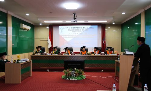 Suasana hangat dialog ilmu hukum saat ujian disertasi M. Sauqi (Foto-Humas-Hadi Rustami)