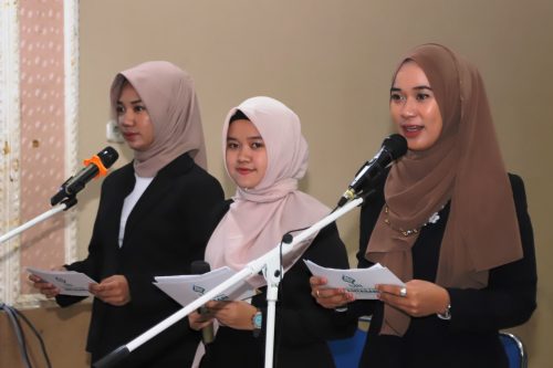 Trio 3 Bahasa Pemandu Acara binaan KBMM UPKK UIN Antasari (Foto-Humas-Yulida Rifani)