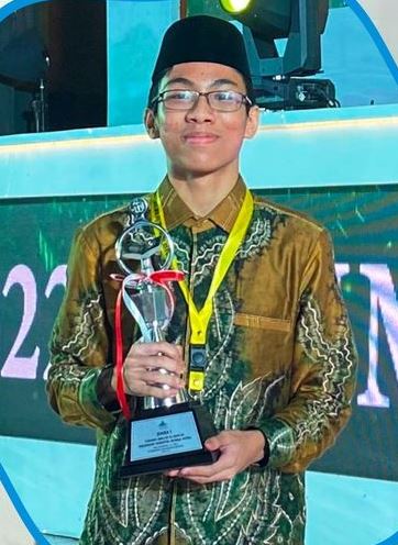 Achmad Fadillah, Mahasiswa Manajemen Dakwah UIN Antasari (Qari Terbaik 1 Cabang Qira'at Al-Qur'an Golongan Qira'at Murottal Remaja)