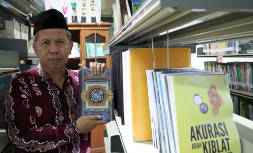 Al-Qur'an Terjemah Bahasa Banjar, salah satu karya dosen-dosen UIN Antasari yang berada di Perpustakaan LP2M (Foto-Humas-Achmad Magfur)
