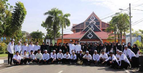 Foto bersama selepas upacara peringatan Hari Santri 2022 di UIN Antasari (Foto-Humas-Hadi Rustami)