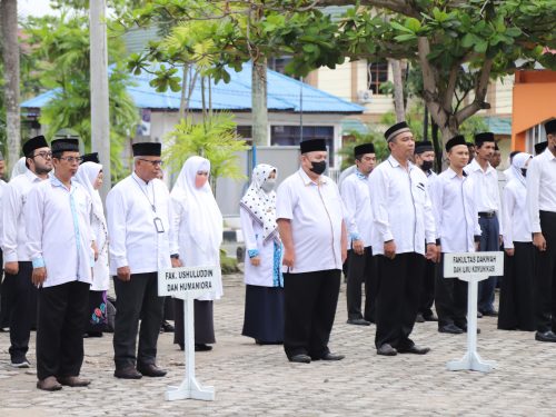 Para pegawai Fakultas Ushuluddin dan Humaniora serta Fakultas Dakwah dan Ilmu Komunikasi mengikuti Upacara Hari Kesaktian Pancasila (Foto-Humas-Yulida Rifani)