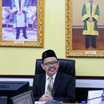 Rektor UIN Antasari yang juga Presiden AIUA saat memimpin Rapat Komite ke-3 di Brunei Darussalam (Foto-Prof. Dr. H. Mujiburrahman, M.A. untuk Humas)