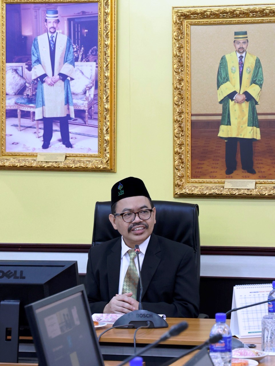 Rektor UIN Antasari yang juga Presiden AIUA saat memimpin Rapat Komite ke-3 di Brunei Darussalam (Foto-Prof. Dr. H. Mujiburrahman, M.A. untuk Humas)