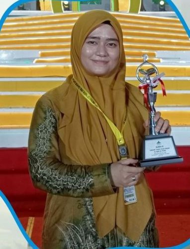 Sofa Halisa, Mahasiswi S-2 Hukum Keluarga UIN Antasari (Putri Terbaik 2 Cabang Karya Tulis Ilmiah Al-Qur'an)