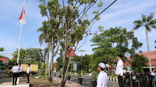 Upacara pengibaran bendera di Peringatan Hari Santri 2022 di UIN Antasari (Foto-Humas-Hadi Rustami)