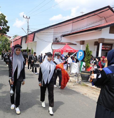 Barisan pertama pawai Festival Budaya (Foto-Humas-Hadi Rustami)