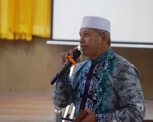Dekan Fakultas Dakwah dan Ilmu Komunikasi Dr. H. M. Abduh Amrie, M.A. saat berdialog di acara Monitoring dan Evaluasi Kerja Sama Lembaga (Foto-Humas-Hadi Rustami)