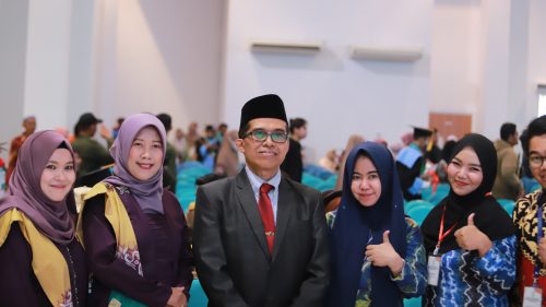 Foto bersama para pemandu acara dengan Karo AAKK UIN Antasari (Foto-Humas-Yulida Rifani)