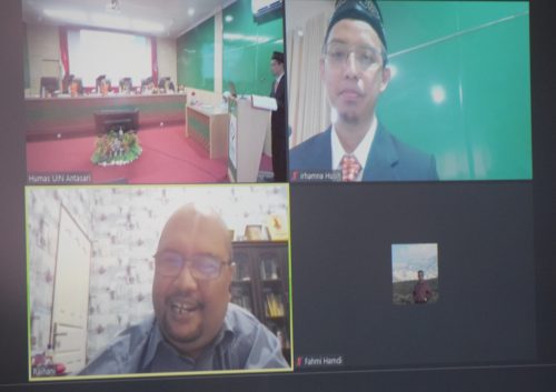 Orang Banjar yang jadi Guru Besar UIN Suska Riau Prof. H. Raihani, Ph.D. saat menjadi penguji eksternal via Zoom (Foto-Humas-Hadi Rustami)