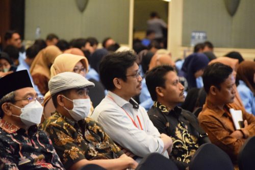 Para peserta AICIS 2022 Bali antusias mendengarkan paparan Rektor UIN Antasari (Foto-Humas-Yulida Rifani)