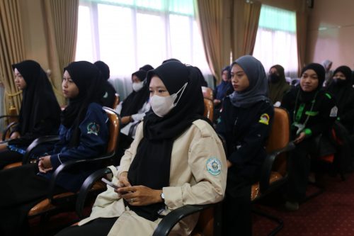 Para peserta Sekolah Islam dan Demokrasi dari kalangan pengurus Unit Kegiatan Mahasiswa (Foto-Humas-Hadi Rustami)