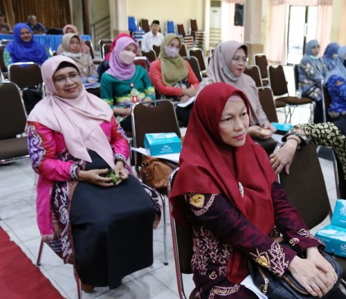Para tamu undangan mengikuti acara Monitoring dan Evlaluasi Kerja Sama Lembaga Tahun 2022 Rektor Dorong Fakultas Tarbiyah Bantu Madrasah Lemah (Foto-Humas-Hadi Rustami)