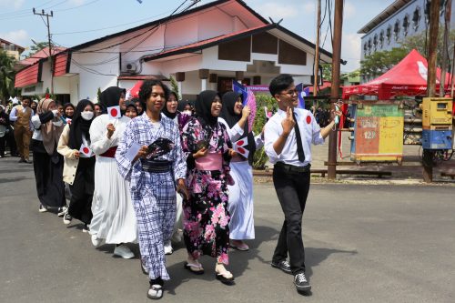 Penampilan budaya Jepang di Festival Budaya (Foto-Humas-Hadi Rustami)