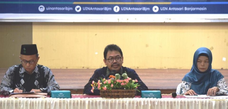 Rektor UIN Antasari Prof. Dr. H. Mujiburrahman, M.A. memimpin Acara Monitoring dan Evaluasi Kerja Sama Lembaga Tahun 2022 (Foto-Humas-Hadi Rustami) - kompres