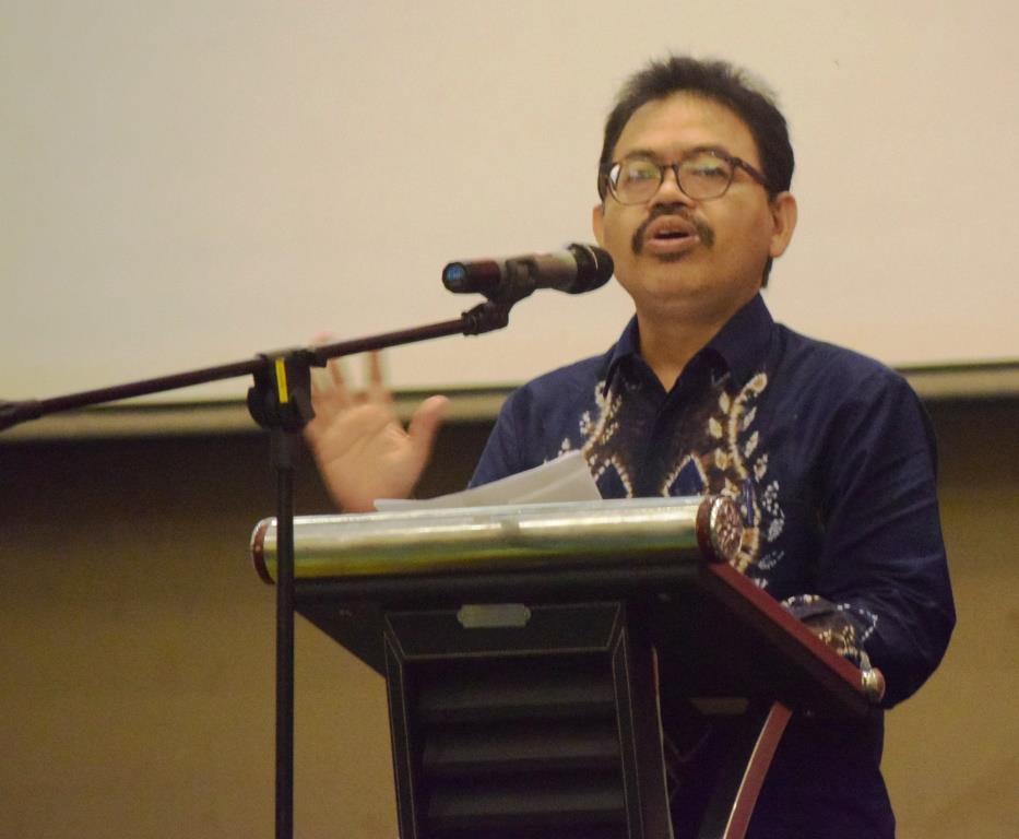 Rektor UIN Antasari Prof. Dr. H. Mujiburrahman, M.A. saat menjadi pembicara kedua di sesi ke-2 AICIS 2022 Bali (Foto-Humas-Yulida Rifani) - kompres