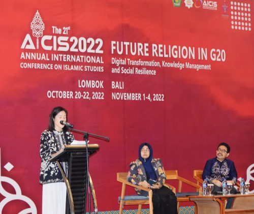 Tiga pembicara di sesi ke-2 AICIS 2022 Bali (Foto-Humas-Yulida Rifani)