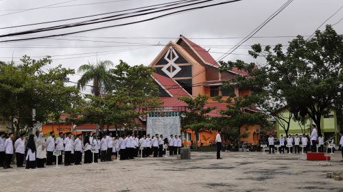 Upacara bulanan pegawai UIN Antasari (Foto-Humas-Yulida Rifani)