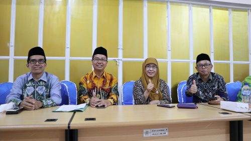 Utusan UIN Antasari untuk berdialog dengan Komisi VIII DPR RI, dari kiri ke kanan - Drs. Rijalul Faqih, M.Si., Dr. H. Akhmad Sagir, M.Ag., Dr. Hj. Nida Mufidah, M.Pd., dan Dr. Irfan Noor, M.Hum