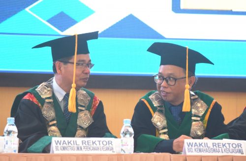 Wakil Rektor Bidang AUPK Dr. H. Akhmad Sagir, M.Ag., serta WR Bidang Kemahasiswaan dan Kerja Sama Dr. Irfan Noor, M.Hum (Foto-Humas-Hadi Rustami)