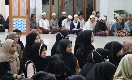 Acara penutupan Tahap ke-7 program pemondokan Tahun Akademik 2021-2022 di Masjid Kampus 1 UIN Antasari (Foto:Humas/Achmad Magfur)