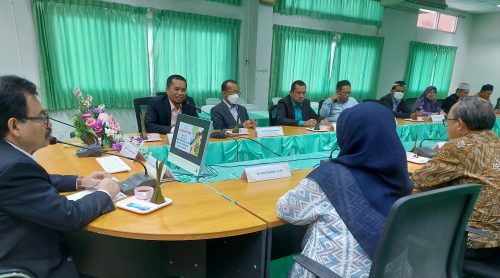 Diskusin intens Pimpinan Academy of Islamic and Arabic Studies PNU dengan jajaran Pimpinan UIN Antasari (Foto:Muhammad Sandi Rosyadi)