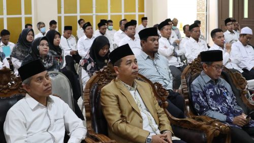 Dari kiri ke kanan Dekan Fakultas Dakwah dan Ilmu Komunikasi Dr. H. M. Abduh Amrie, M.A., Wakil Rektor Bidang AUPK Dr. H. A. Sagir, M.Ag., dan Dekan FTIK Dr. H. Hamdan, M.Pd. (Foto:Humas/Achmad Magfur)