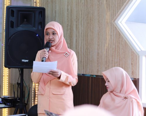 Dwi Arini Zubaidah, M.H. saat memandu acara (Foto:Humas/Yulida Rifani)