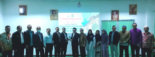 Foto bersama Pengurus Academy of Islamic and Arabic Studies PNU dengan Jajaran Pimpinan UIN Antasari (Foto:Muhammad Sandi Rosyadi)