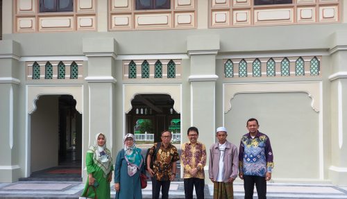 Foto bersama Rombongan UIN Antasari Banjarmasin dengan pengelola Muzium Manuskrip Al-Qur'an Narathiwat Thailand (Foto:Muhammad Sandi Rosyadi)